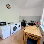Lejlighed 70m Mieszkanie W Domu Jednorodzinnym Do 8 Osob, Darmowy Parking, Atrakcje Dla Dzieci, Balkon, Duzy Ogrod