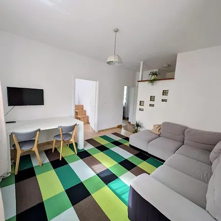 Daire 70m Mieszkanie W Domu Jednorodzinnym Do 8 Osob, Darmowy Parking, Atrakcje Dla Dzieci, Balkon, Duzy Ogrod *